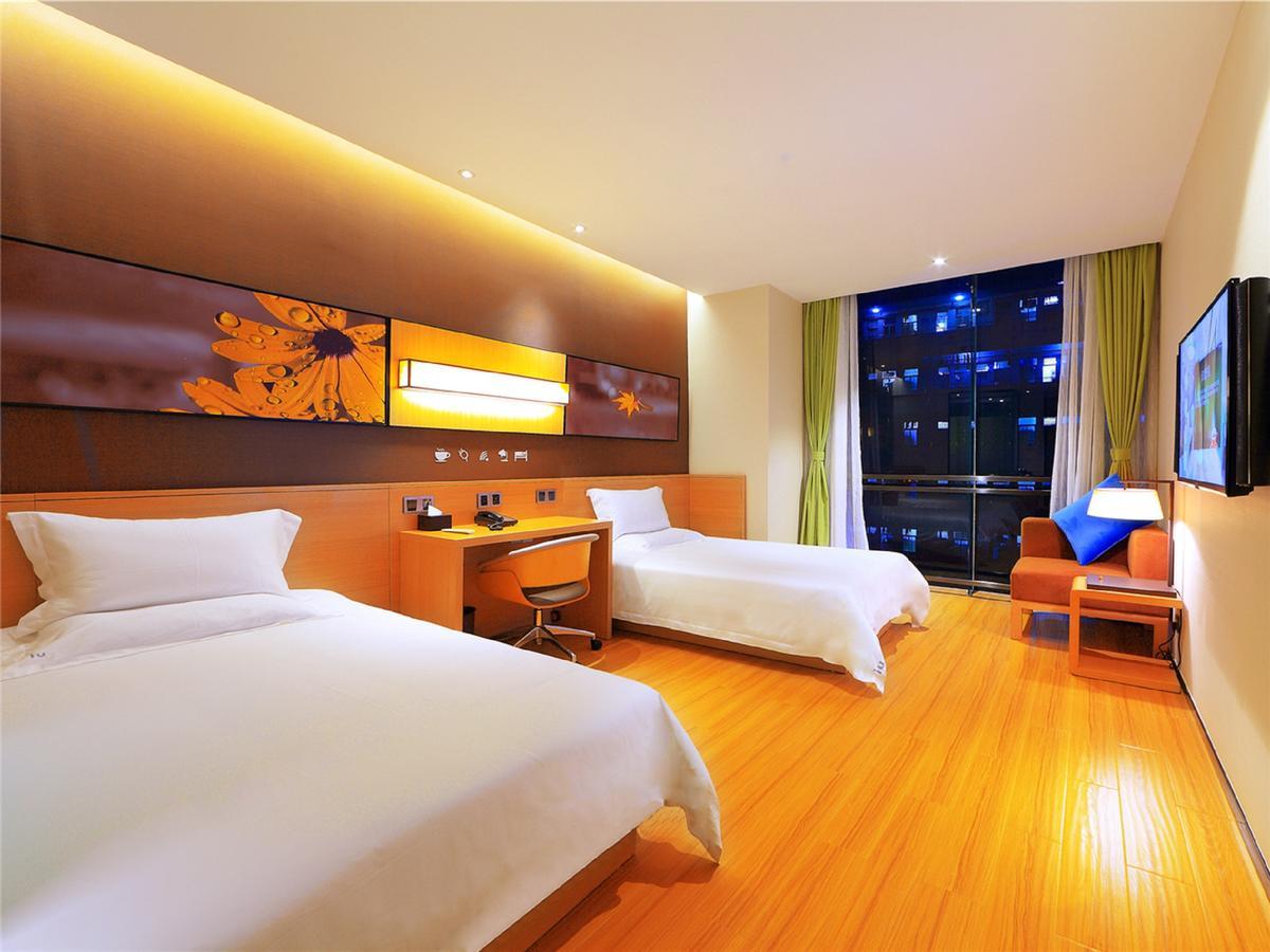 Iu Hotel Urumqi Shinianzi Bus Station Luaran gambar