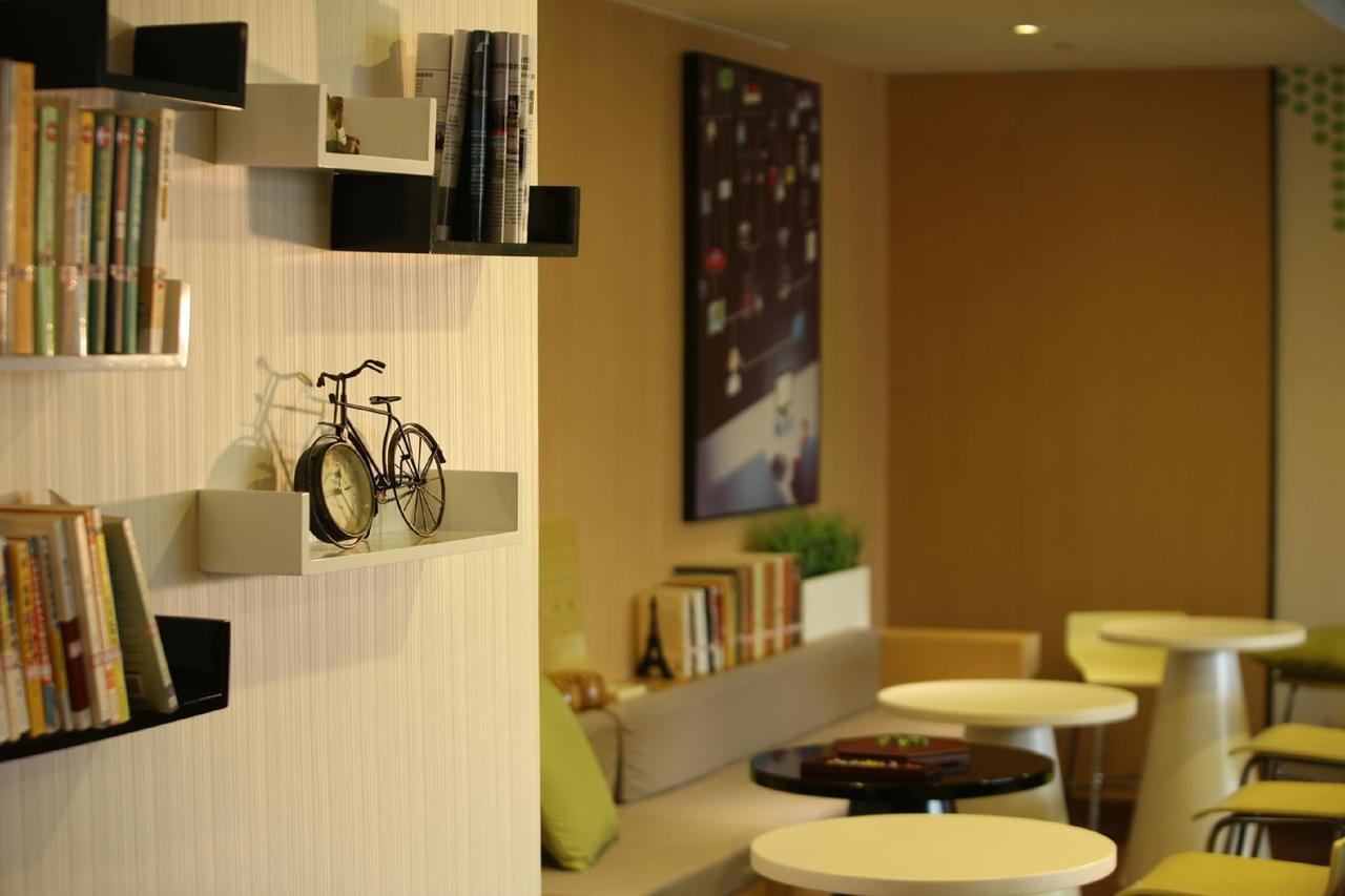 Iu Hotel Urumqi Shinianzi Bus Station Luaran gambar