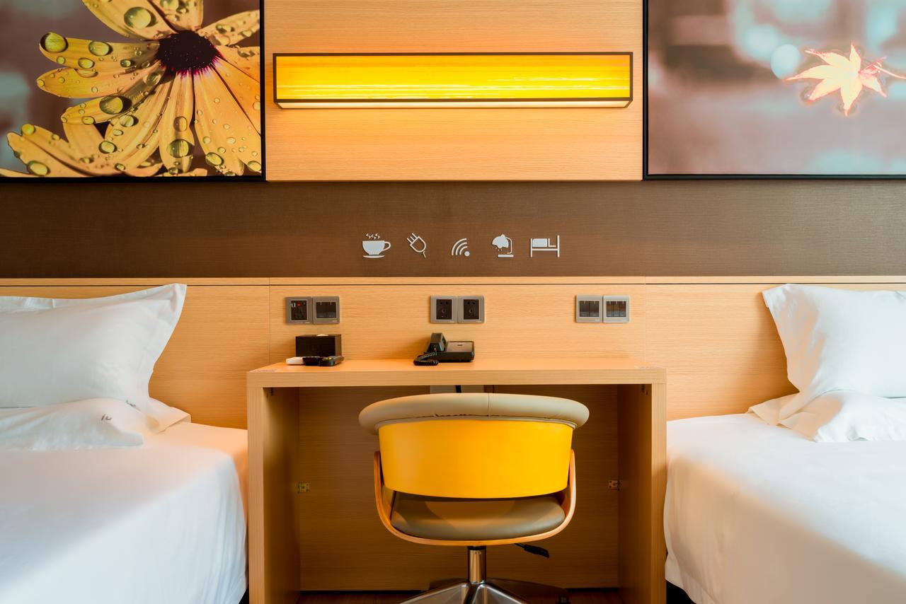 Iu Hotel Urumqi Shinianzi Bus Station Luaran gambar